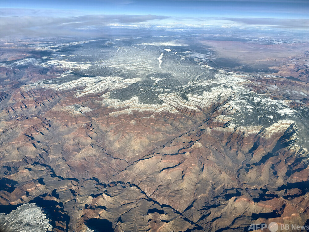 上空から堪能 グランドキャニオンの複雑な地形