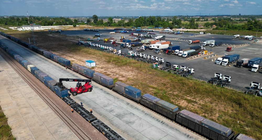 中国ラオス鉄道、貿易貨物量８００万トン超す