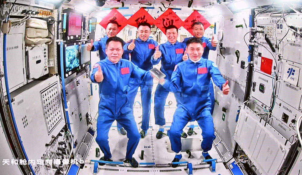 中国有人宇宙船「神舟１８号」の３飛行士、宇宙ステーション入り