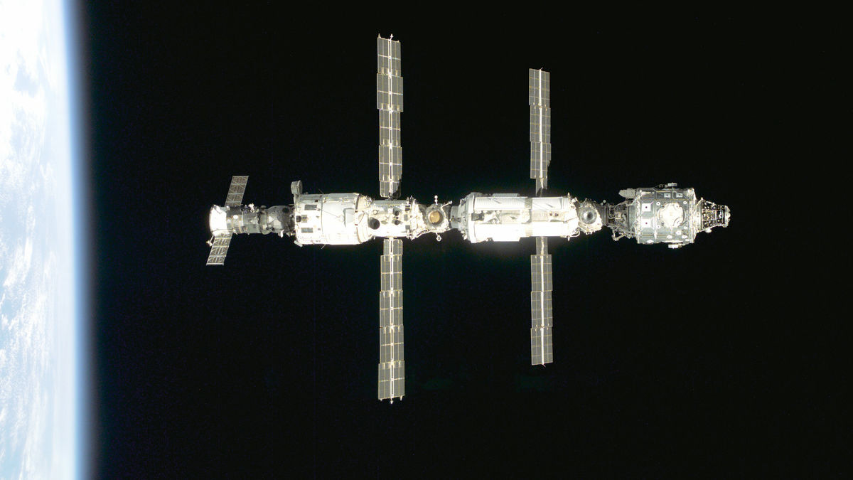 国際宇宙ステーションから5年にわたり空気が漏れ続けているのに原因不明、アメリカとロシアで危険性の見解も分かれる