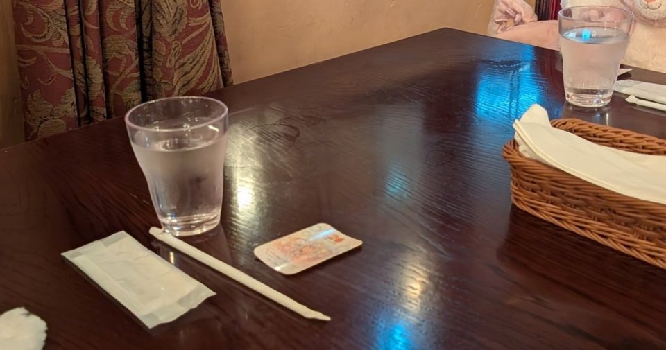 レストランにぬいぐるみ持っていったら「予約人数が違ってたみたいなので」