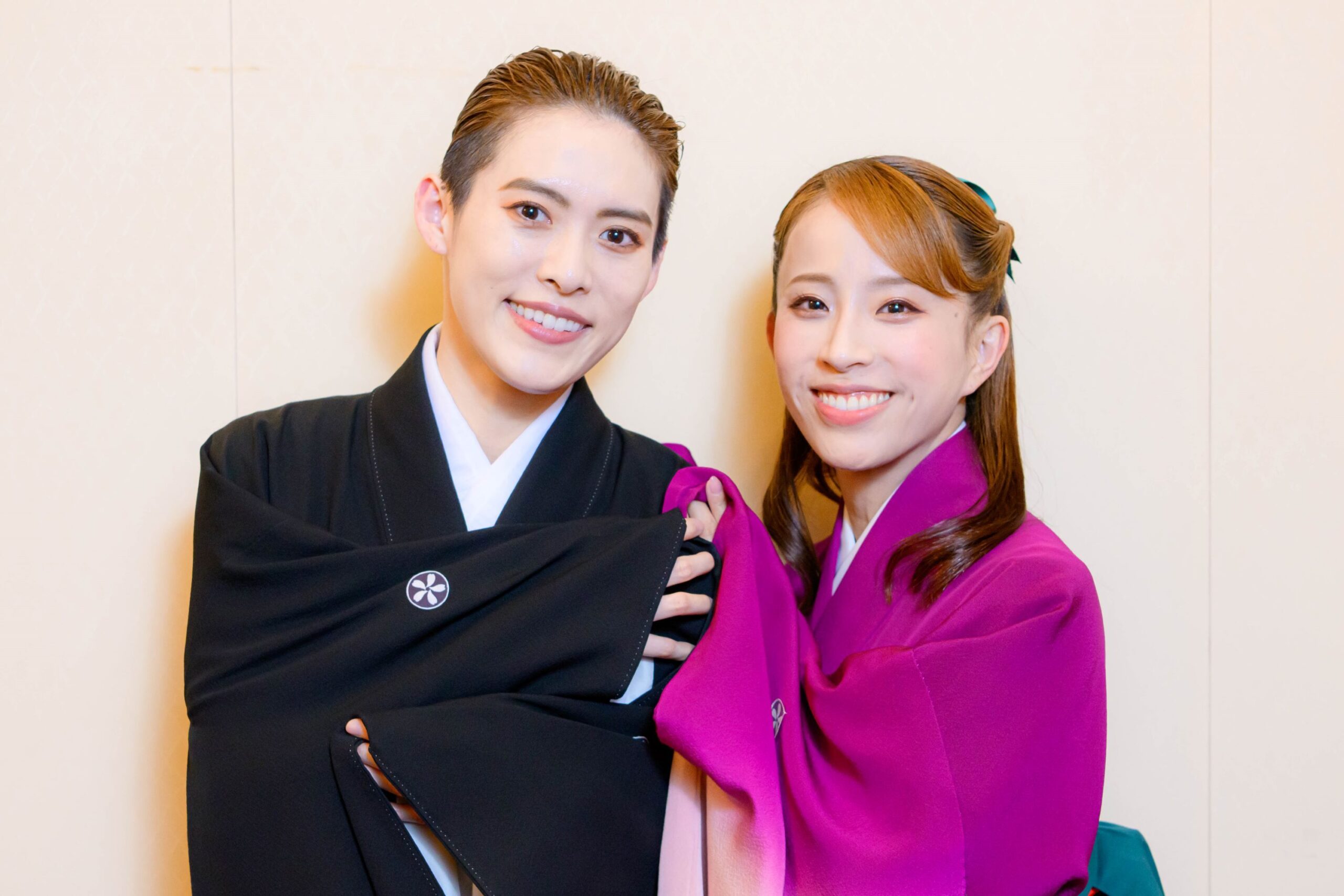 OSK日本歌劇団 翼和希×千咲えみ「互いに絶対負けない」、同期でトップを飾るふたりが『レビュー 春のおどり』前に明かす強い絆