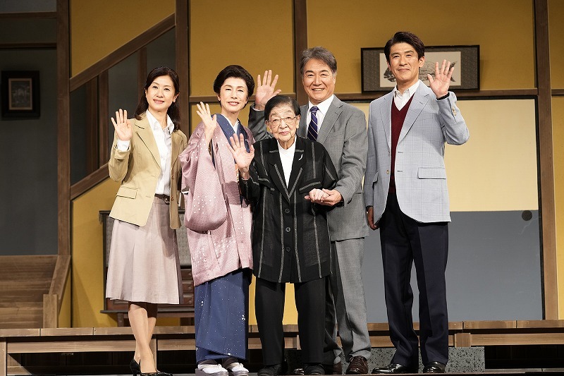 石井ふく子演出・久本雅美主演舞台『花嫁 ～娘からの花束～』が開幕
