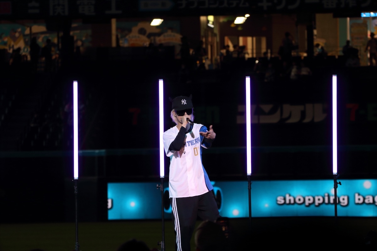 ピラフ星人、地元の球団・北海道日本ハムファイターズのファーストピッチに登場　ミニライブにも数千人のファンが熱狂