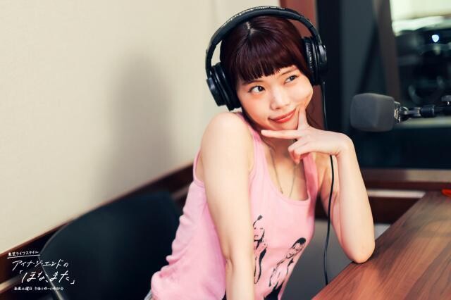 アイナ・ジ・エンド、親友・池田エライザと念願の共演！「エラに膝枕をしてもらって歌い始めたんだけど、家でやっている光景そのままで…」