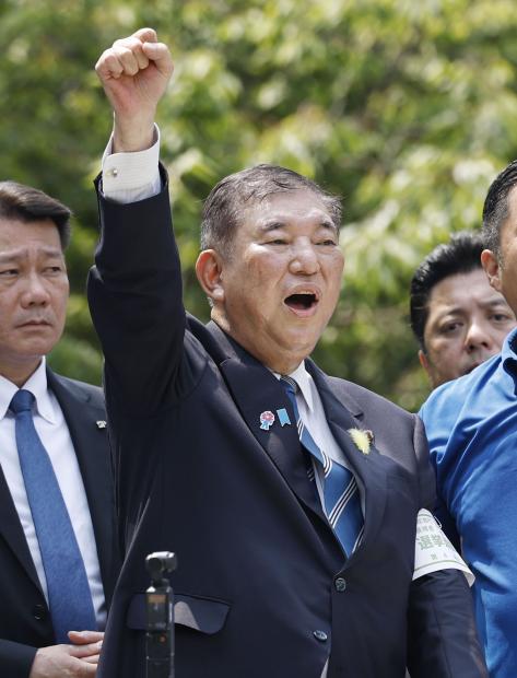 石破首相、鹿児島の震度6弱の地震観測から1時間後に選挙写真を投稿