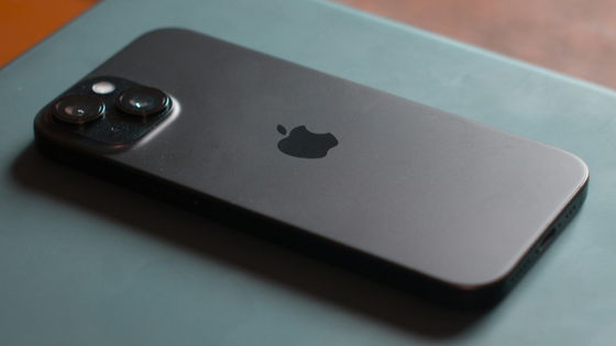 AppleはSiriの刷新に向け社内AI開発を放棄してOpenAIやAnthropicのAIを採用する可能性