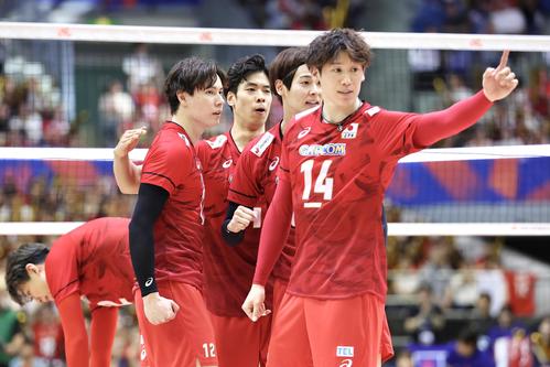【バレー】日本２セット連取ファイナルＲ進出決定！高橋藍の妙技、宮浦健人の強烈スパイクで圧倒
