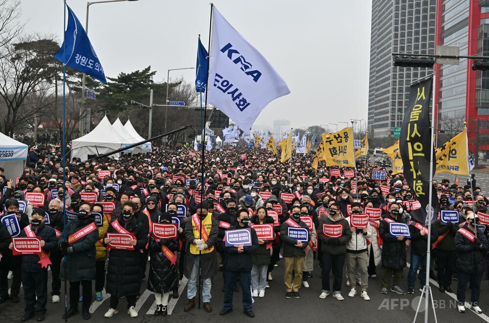 韓国医学生の授業ボイコット終結 17か月ぶり復学へ