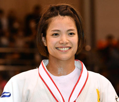【柔道】阿部詩、25歳ハッピーバースデー！高校時代のあどけない姿やお酒持ちリラックスする姿公開