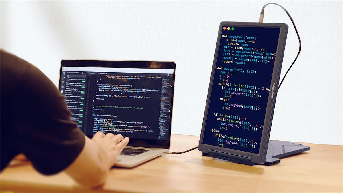 縦置きでAI作業やチャットも快適！ 作業効率もアップする「CrowView」がセール終了間近！