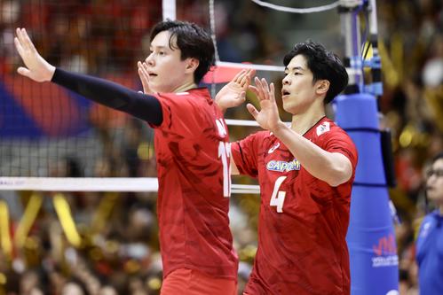 【バレー】日本がブラジル戦で第１セット落とす、宮浦健人の連続サービスエースも及ばず
