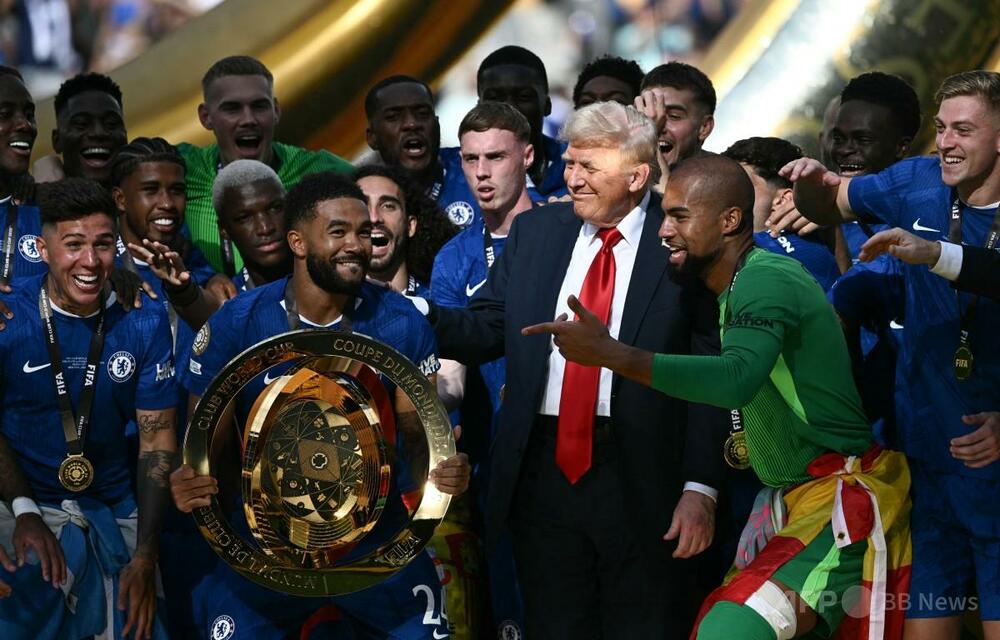 トランプ氏にブーイングと拍手 クラブW杯決勝を観戦
