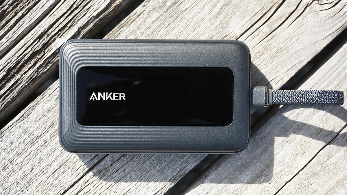 ケーブル一体型&充電残量一目瞭然。私的、Ankerモバイルバッテリーの暫定チャンプはコレ！