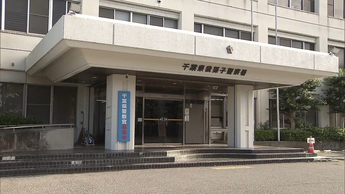 千葉の自宅で父が背中などを刺され重傷 32歳息子「何度も刺した」
