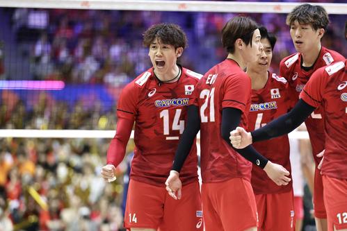 【バレー】日本が第１セット先取、VNLファイナルＲ進出王手！石川祐希ら強烈サーブで連続得点