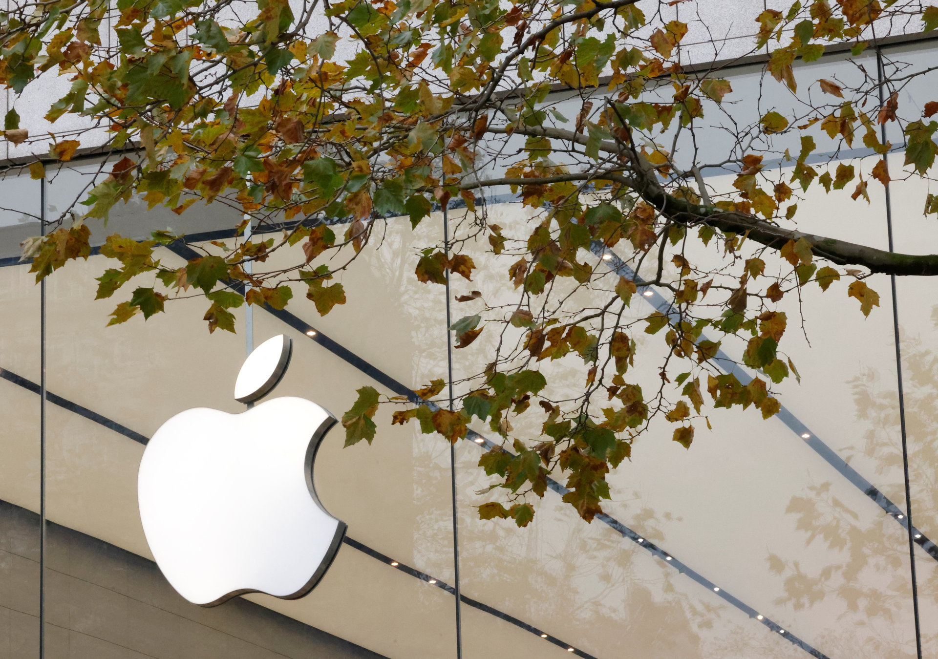 [ITmedia News] Apple、Siri最新版に他社のAIモデルの活用検討　AnthropicやOpenAIと協議か