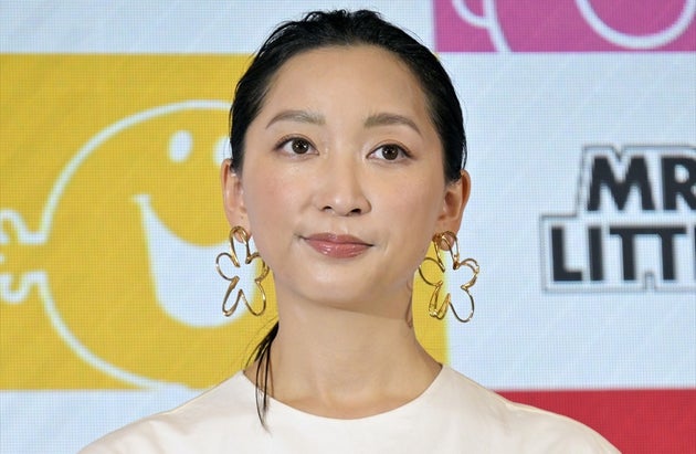 杏、パリで衝撃コラボ！短パン&坊っちゃんカットで「TT兄弟」チョコプラと披露