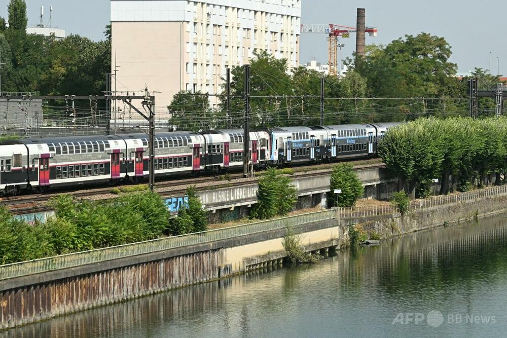 仏セーヌ川に男性4人の遺体 殺人の疑いで身元不詳の男を訴追