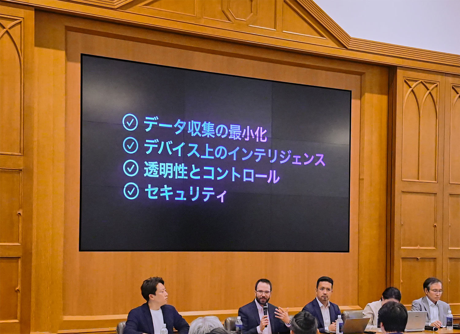 [ITmedia PC USER] テクノロジーはあなたの「道具」？　あるいは「支配者」？　Apple担当者と日本のアカデミアの議論から見えること