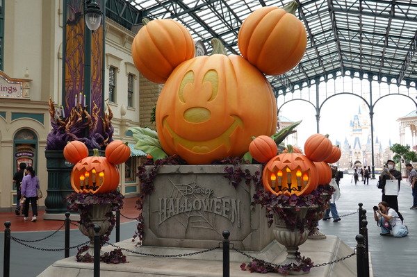 高気温で大人気パレードは中止に…！ 東京ディズニーランドの“Dハロ”が明日開幕！