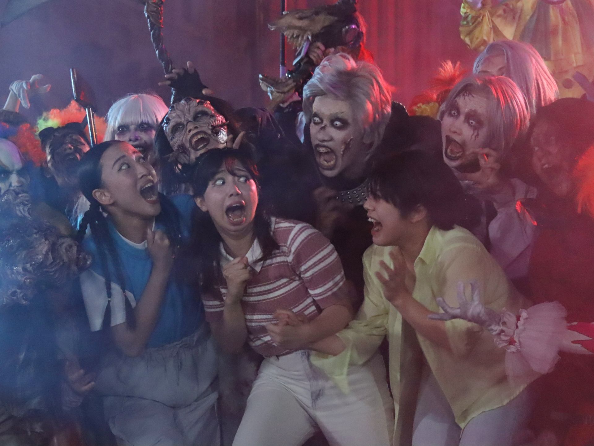 USJ、「ゾンビ・デ・ダンス」2025楽曲＆ダンス全編を公開！【動画あり】King Gnu「SO BAD」に乗せてゾンビもゲストも踊り狂う