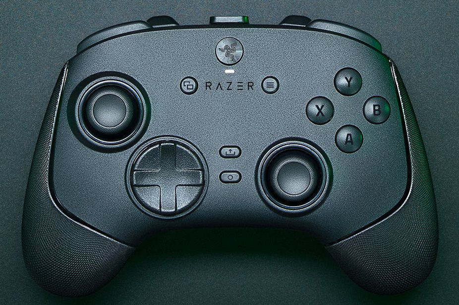 8Kポーリングレート対応のPC用ゲームパッド「Wolverine V3 Pro 8K PC」がRazerから