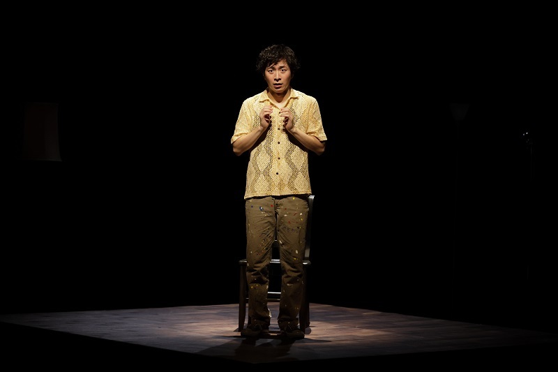 『ザ・ポルターガイスト』が開幕　舞台写真＆初の一人芝居に挑戦する村井良大と村井雄（演出）のコメントが公開