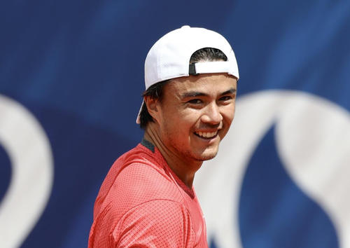 【テニス】ダニエル太郎がモデル妻と寄り添う写真　ふっくらしたお腹に「幸せな気持ちに」の声
