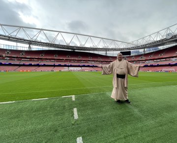 ロンドンで行われた大相撲、佐田の海だけ一人でエミレーツ・スタジアムに行っていた模様
