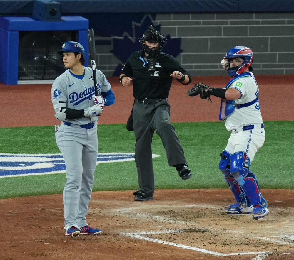 MLBワールドシリーズ第1戦 大谷翔平の凡退が続き…敵地ファンが興奮