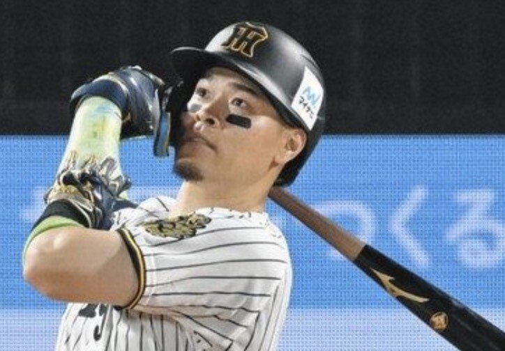 ヤフコメやOBが去年までの佐藤輝に対して｢当たれば飛ぶんやから軽く振れ｣って散々言うてたけど