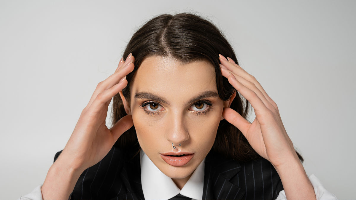 「自分は社会的地位が高い」と認識している人は他人の感情を察知するのが苦手だという研究結果