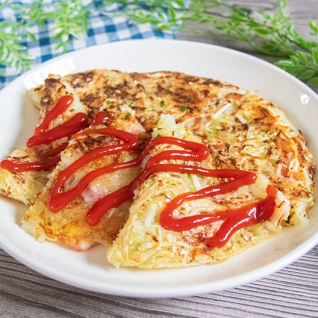 【キャベツと豚肉でコレ作って！】フライパンで丸ごと焼くだけ。大量消費にもぴったり。キャベツの簡単レシピ3選