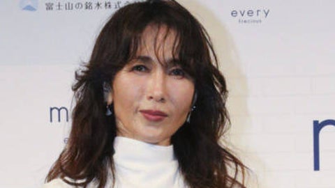 工藤静香、落ち葉が美しい自宅の庭を公開⇒「すんごい豪邸」「素敵すぎ」と話題に