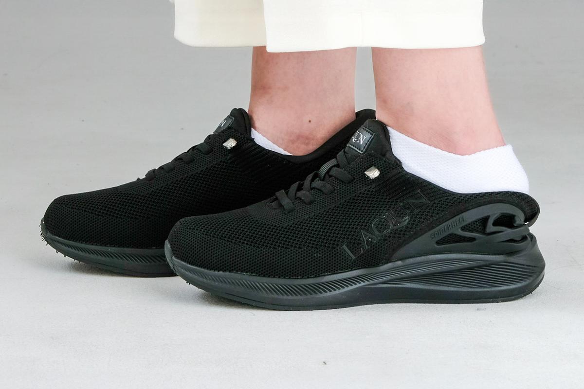 人気上昇中のカカトを踏めるスニーカー。あったかインナーも搭載で冬のお出かけも快適に