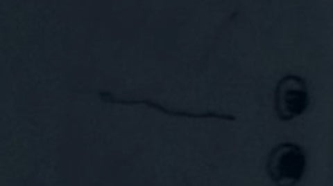 ジッと見つめる白い物体…深夜の洗面所で“怪奇現象”に戦慄⇒自分が仕掛けた罠だった