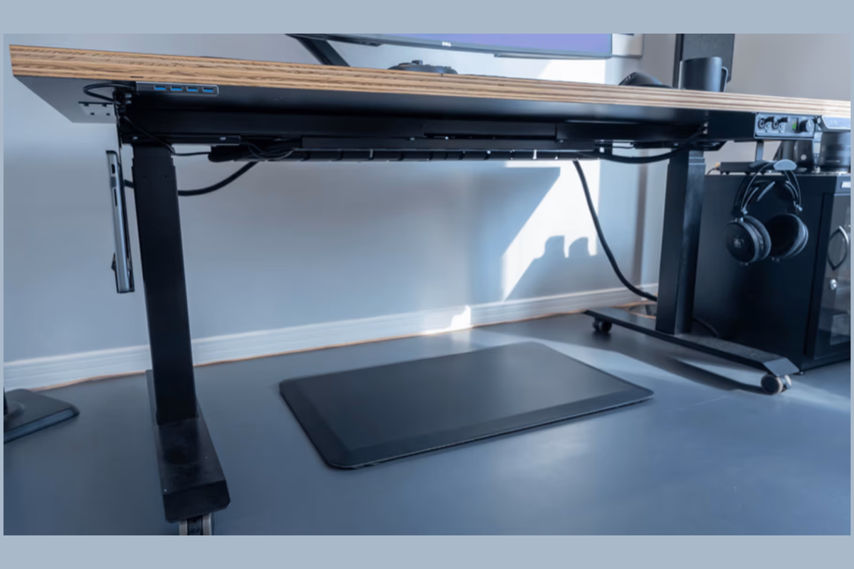 見よ！この美しいデスクを。Amazonで揃える、超スッキリ配線整理アイテム3選