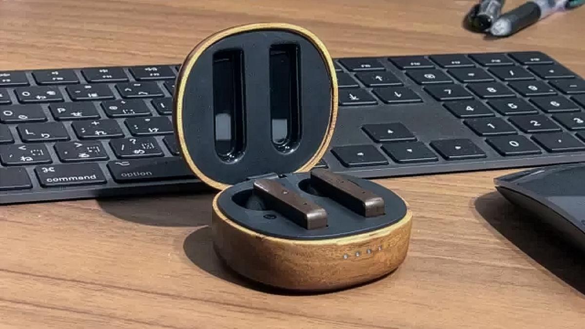 天然木の温もりを耳元に。さりげなく個性を演出する高性能ワイヤレスイヤホン