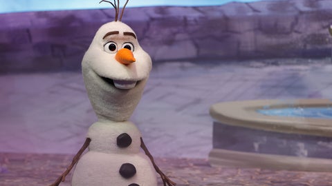「アナと雪の女王」のオラフ、ついに現実世界へ。AIが歩行を学習し“映画そのまま”の姿で2026年デビューへ