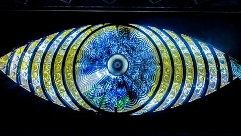 蜷川実花が「新宿の目」をプロジェクションマッピングで表現すると…？年末年始に復活点灯中