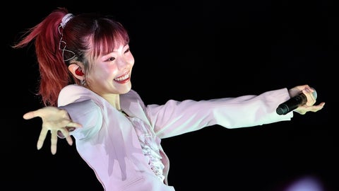 アイナ・ジ・エンドとは？「革命道中」が『ダンダダン』主題歌に、世界でも人気。唯一無二のハスキーボイス【NHK紅白歌合戦2025】