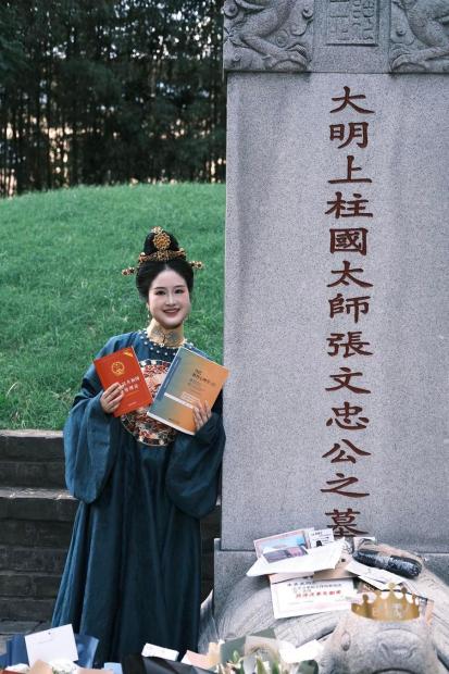 中国で若者の間で歴史人物の墓参りが人気 時空を超えた精神的な力