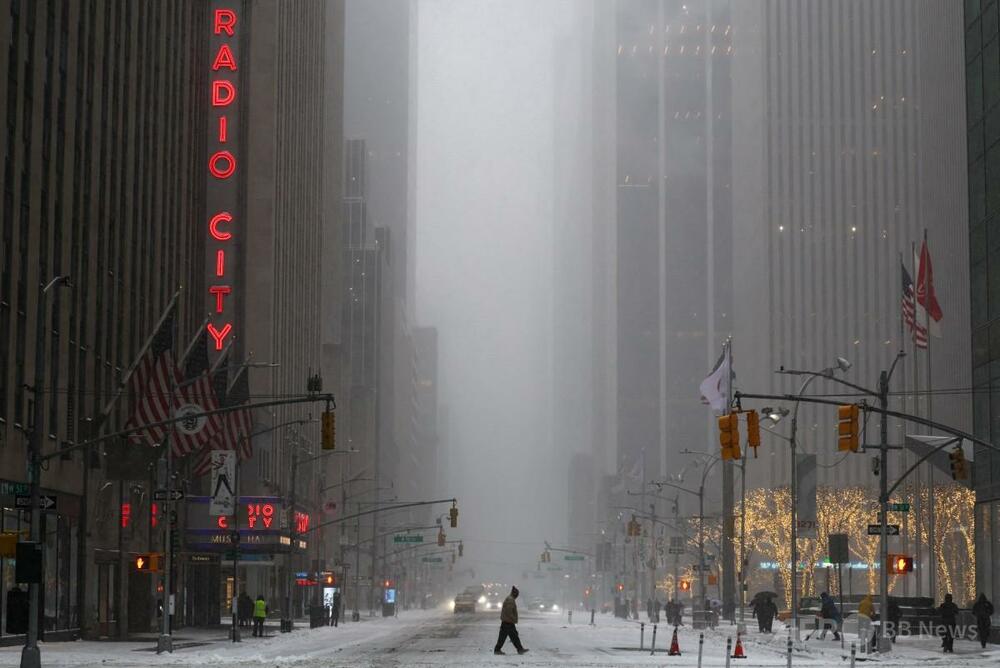 米国襲う歴史的寒波、100万戸以上が停電 航空便は多数欠航