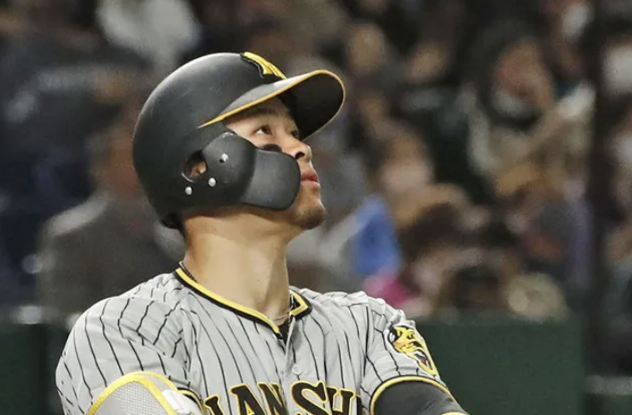 【悲報】佐藤輝明、契約未更改のまま沖縄入りへ