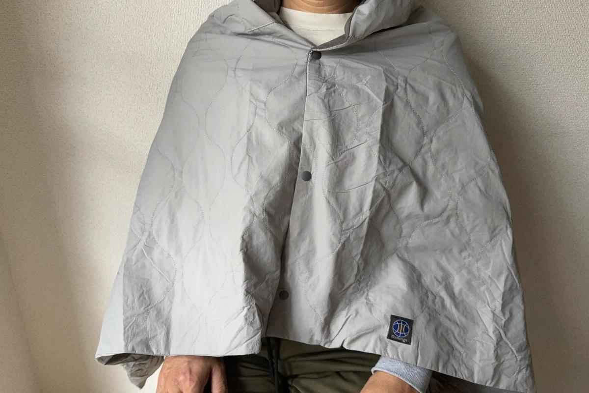 旅行や出張の相棒に。UVカットと寝顔隠しフードを内蔵した進化系ブランケット