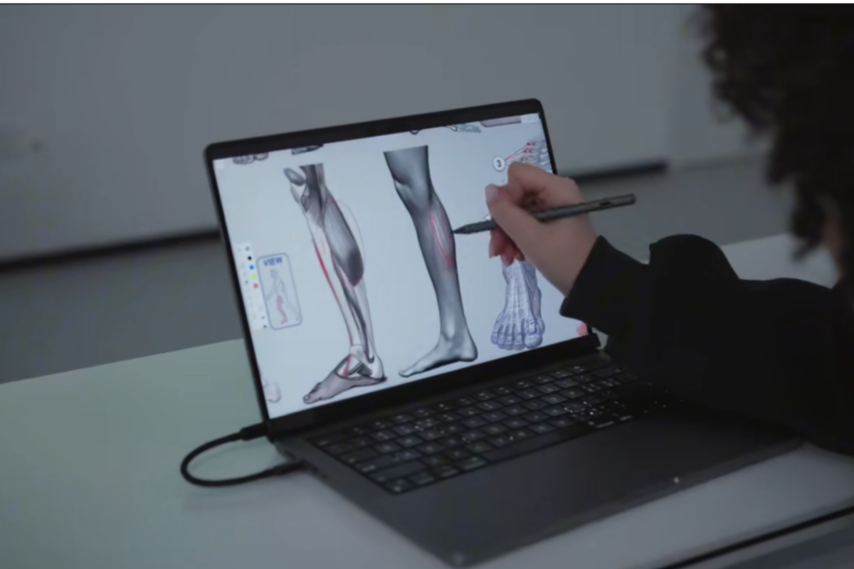 MacBookが待望のタッチ対応に？ CES 2026で話題の「Magic Screen」の実力