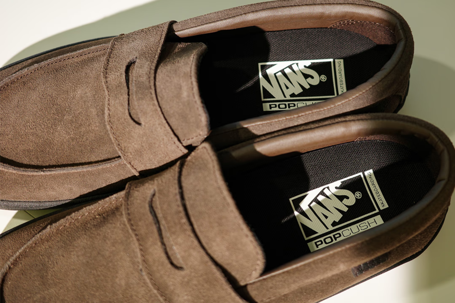 楽なのにきちんと感。初めてのスニーカーローファーはコスパ抜群なVANSが最適