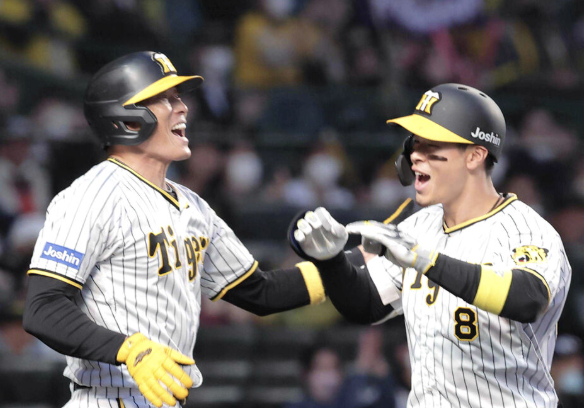 【朗報】糸井嘉男と佐藤輝明さん、ガチで仲が良すぎるwwwwwwww