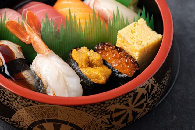 アメリカで発見した寿司店の名前に衝撃「ふ、不敬罪……」